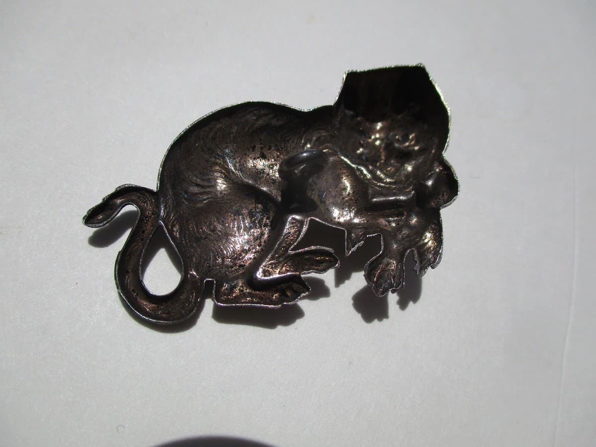 Vintage Antique French "REALISTIC CAT HOLDING A BIRD" White Metal Button 6