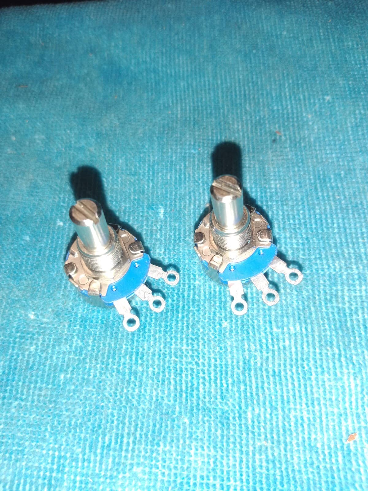 (2) NOS CTS MINI POTENTIOMETERS - 1 M OHM  - SERIES 550 - LINEAR TAPER - CERMET 2