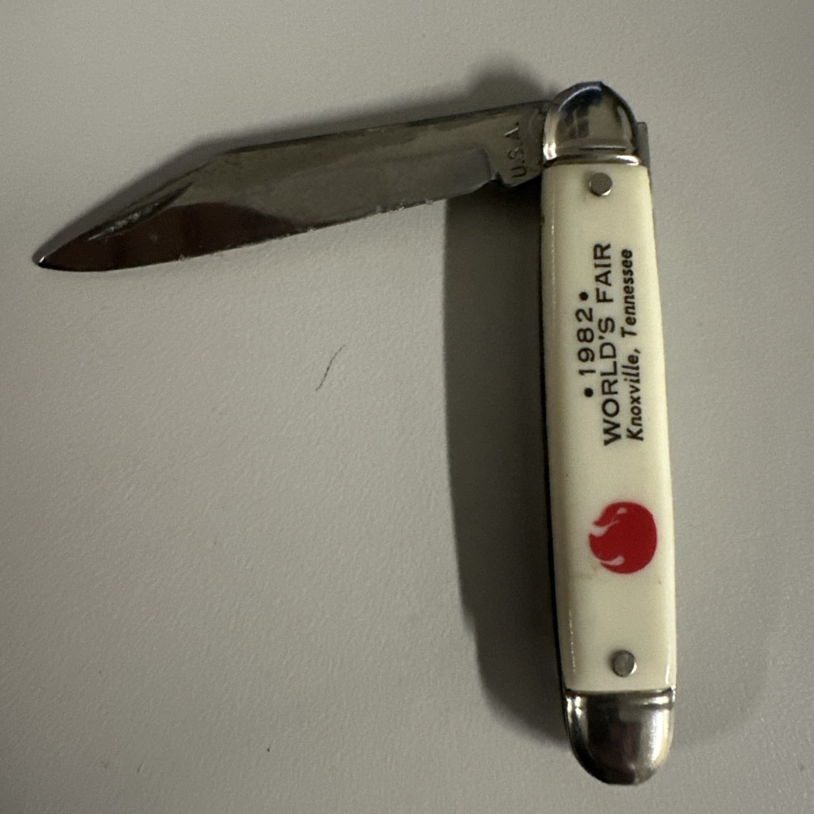 vintage 1982 WORLD'S FAIR Knoxville, Tennessee U.S.A. folding single blade knife 2