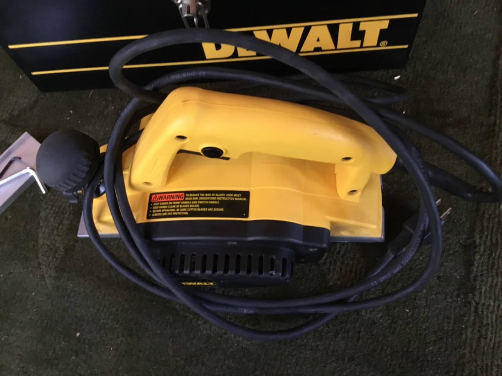 DEWALT DW680 POWER PLANE + METAL CASE + accessories.  EXCELLENT CONDITION 3