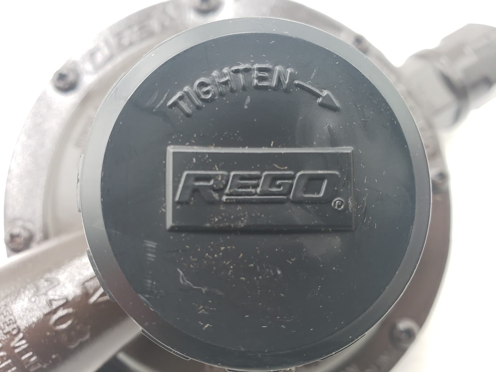 550-06553 LB WHITE REGULATOR LP PROPANE 11" WC 2ND STAGE VENT OVER OUTLET 6