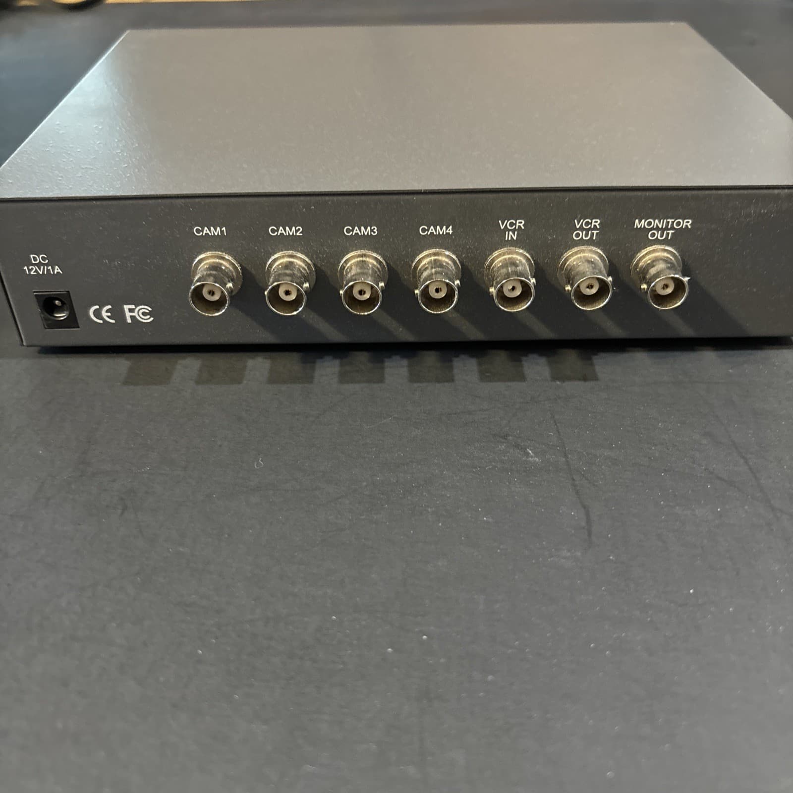 InstallerCCTV Video Quad Color 4CH Multiplexer 2 BNC Output 3