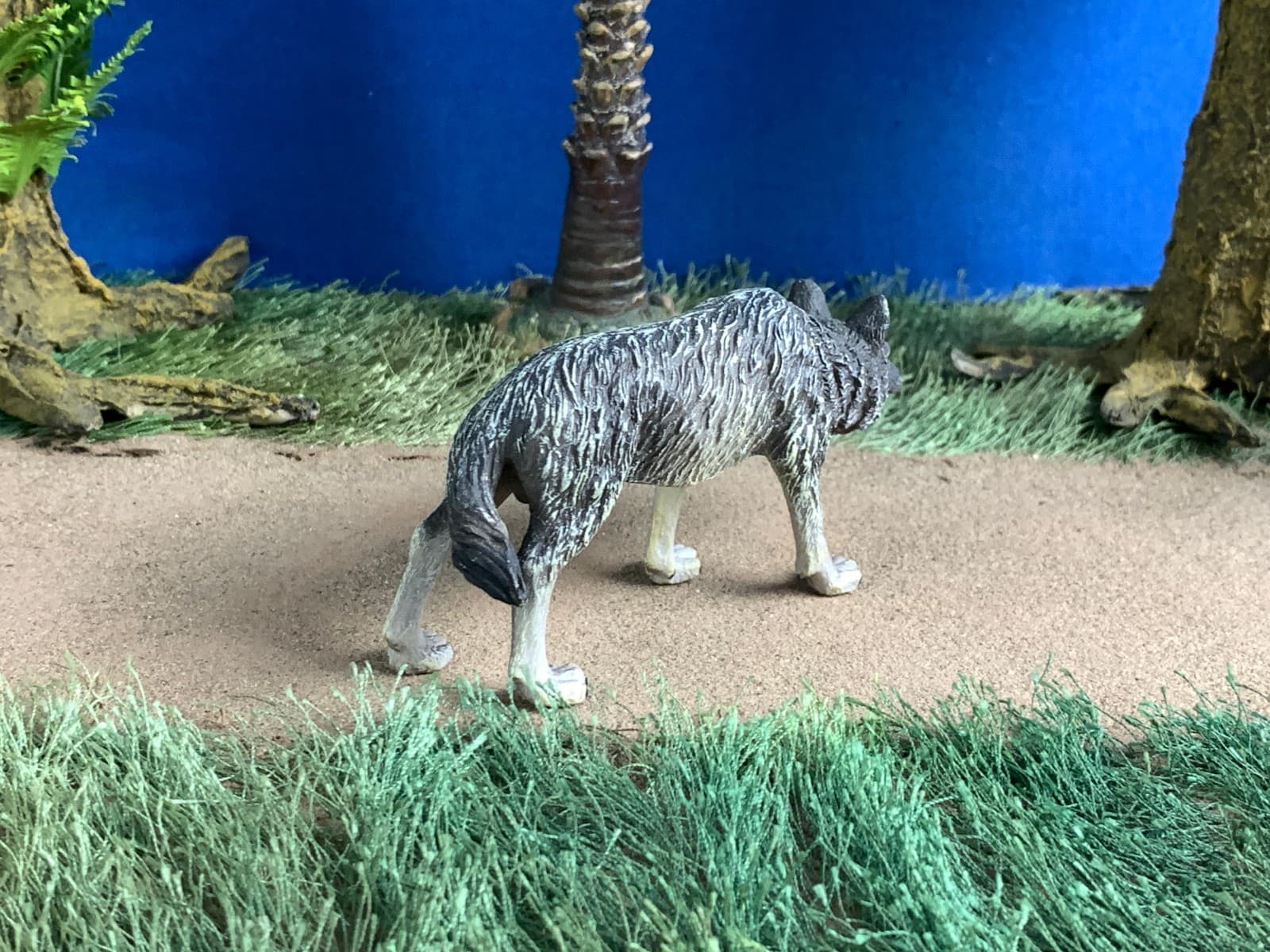 CollectA #88845 Timber Wolf Hunting Wildlife Toy Model Figure 2009 3