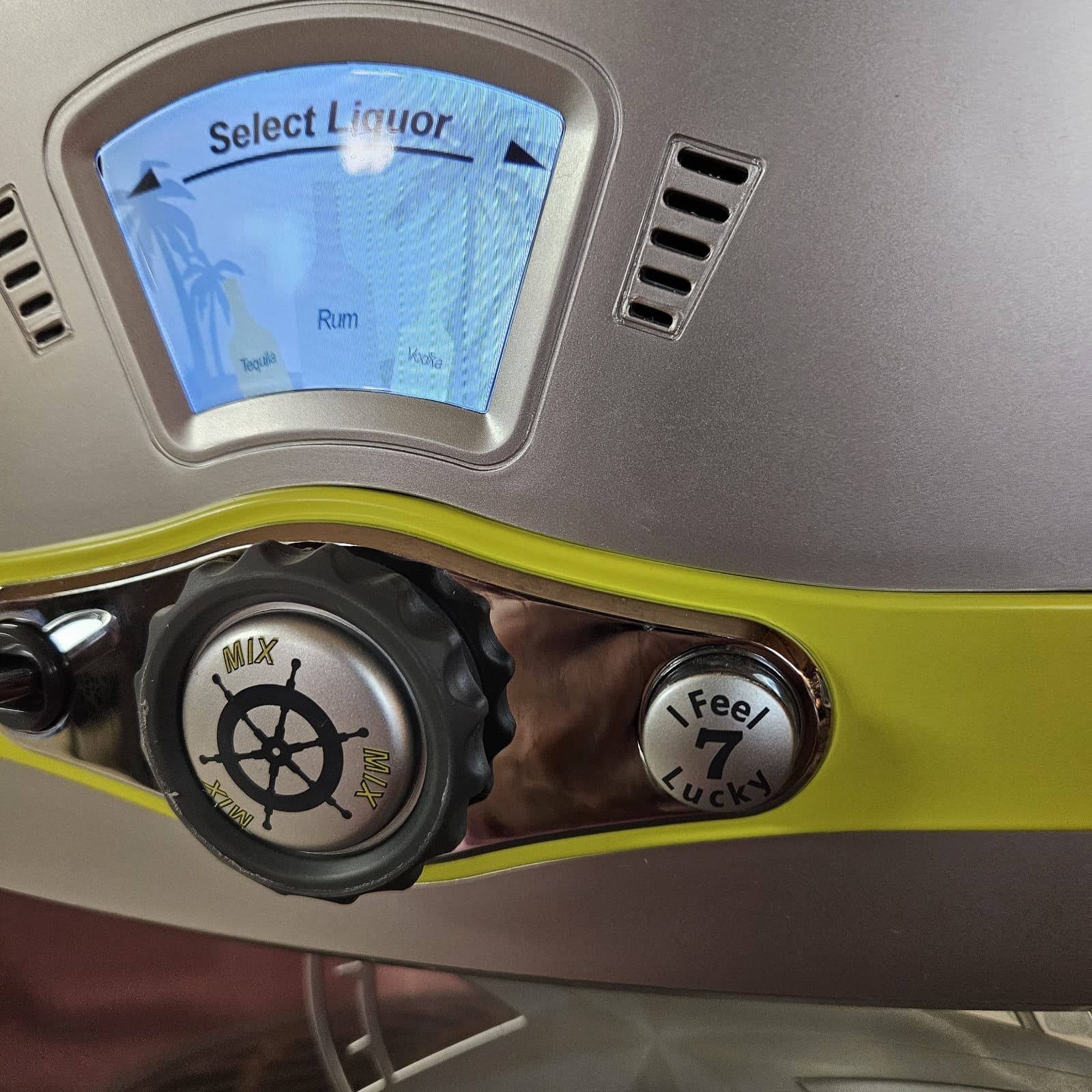 Margaritaville NBMGMD3000 Mixed Drink Maker with Padded Travel Bag! 5