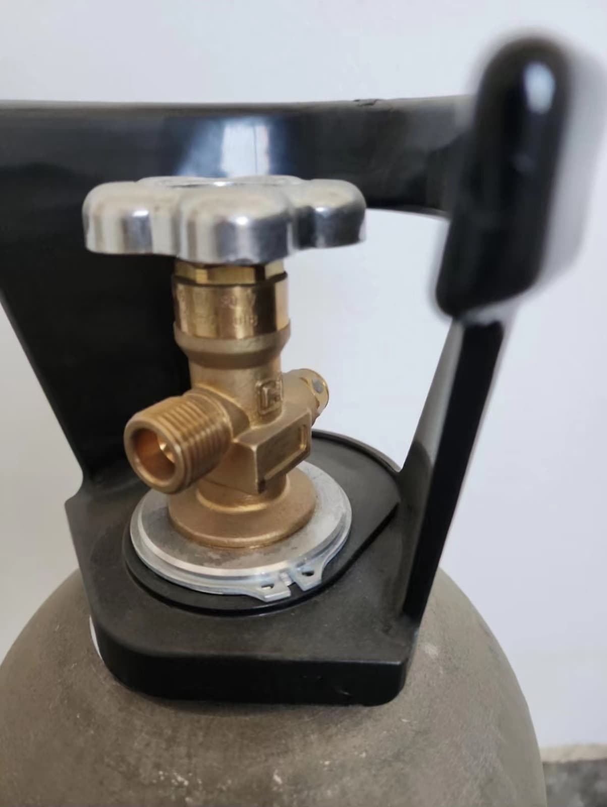 Aluminum CO2 Tank with Handle and CGA320 Valve - NEW (HYDRO TESTED) 2