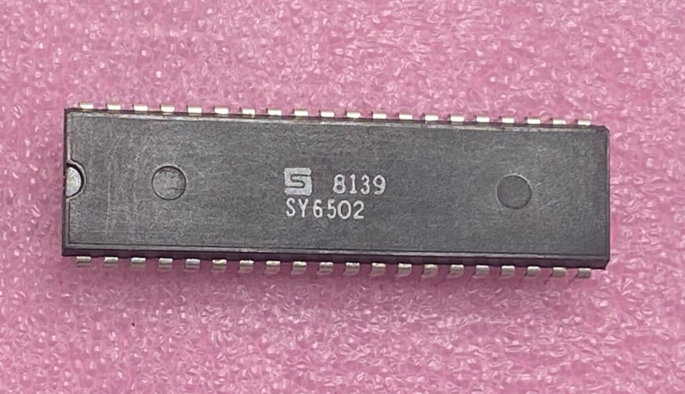 Synertek SY6502 8-bit microprocessor integrated circuit 40 pin dip date 8139