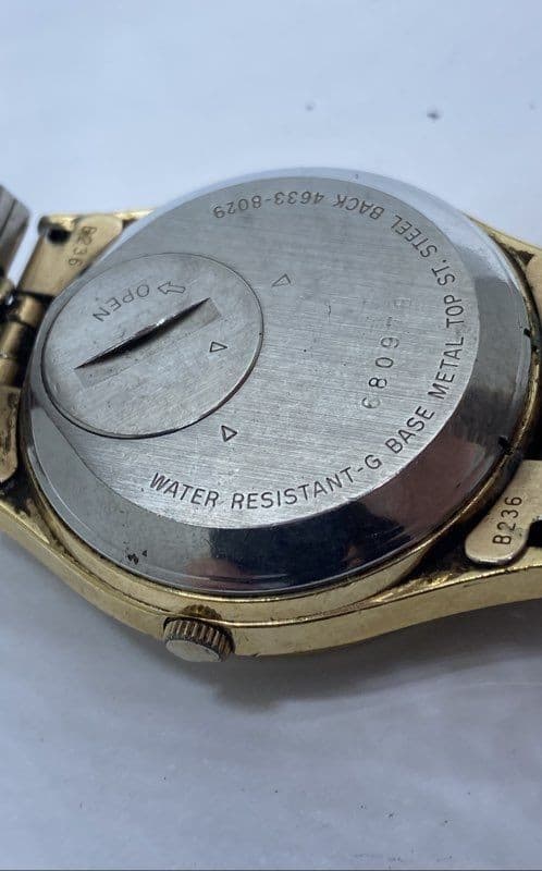 Men's Seiko SQ 4633-8029 1970's Retro 36mm Analog Day/Date S. Steel Watch 90g 6