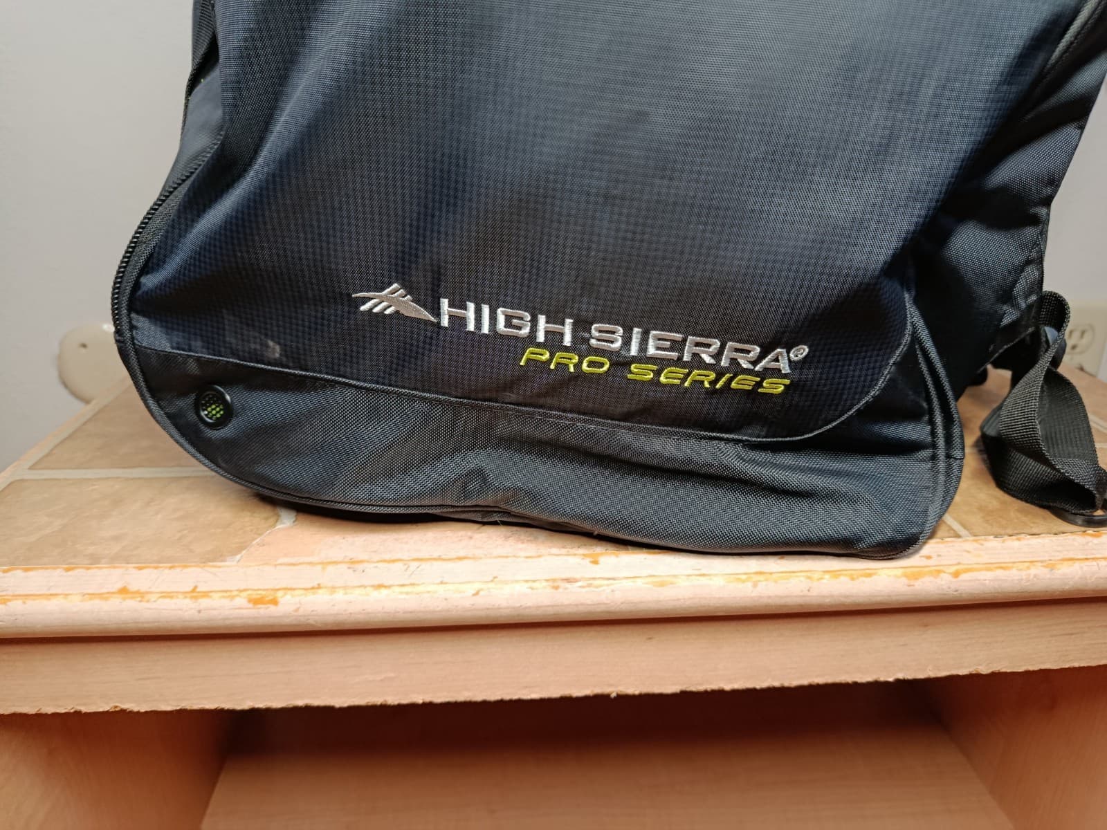 High Sierra Pro Series Trapezoid Boot Bag Black Ski Snowboarding EUC 6