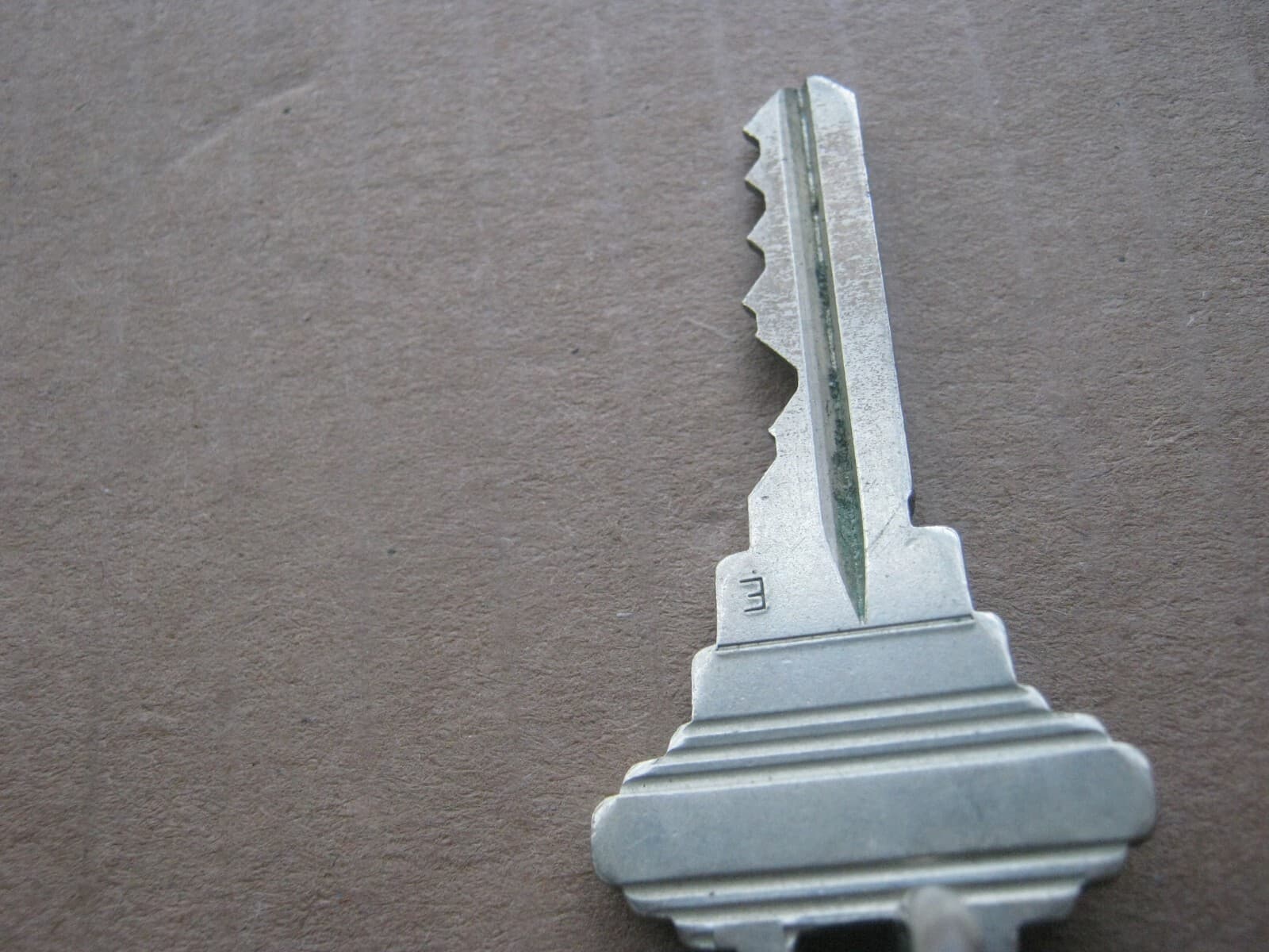 Vintage Hotel Room Key # 165 Howard Johnson's Motor Lodge Greenfield MASS 01301 4