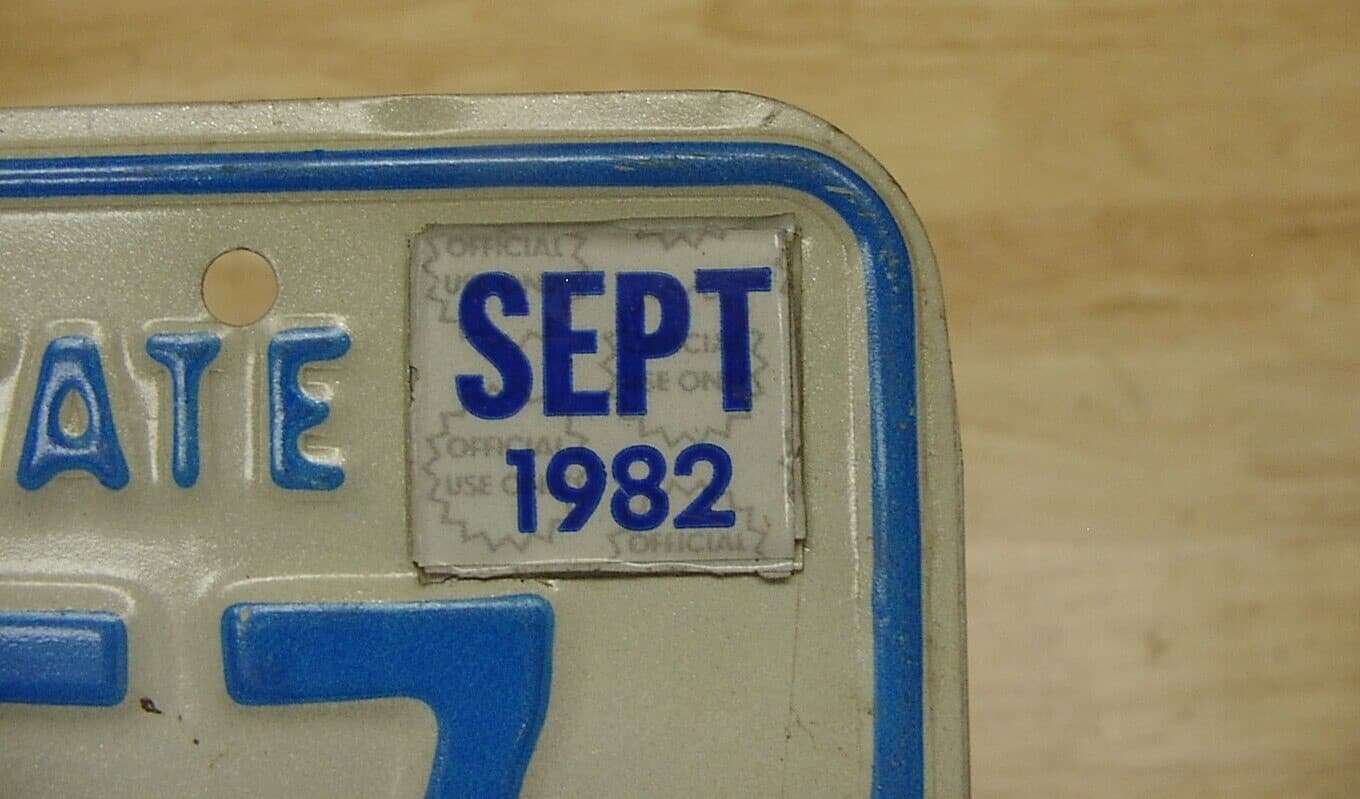 Vntg Expired Conn. License Plate,Tag,PD-1157,Blue On White,Sept 1982 Sticker,EXC 2