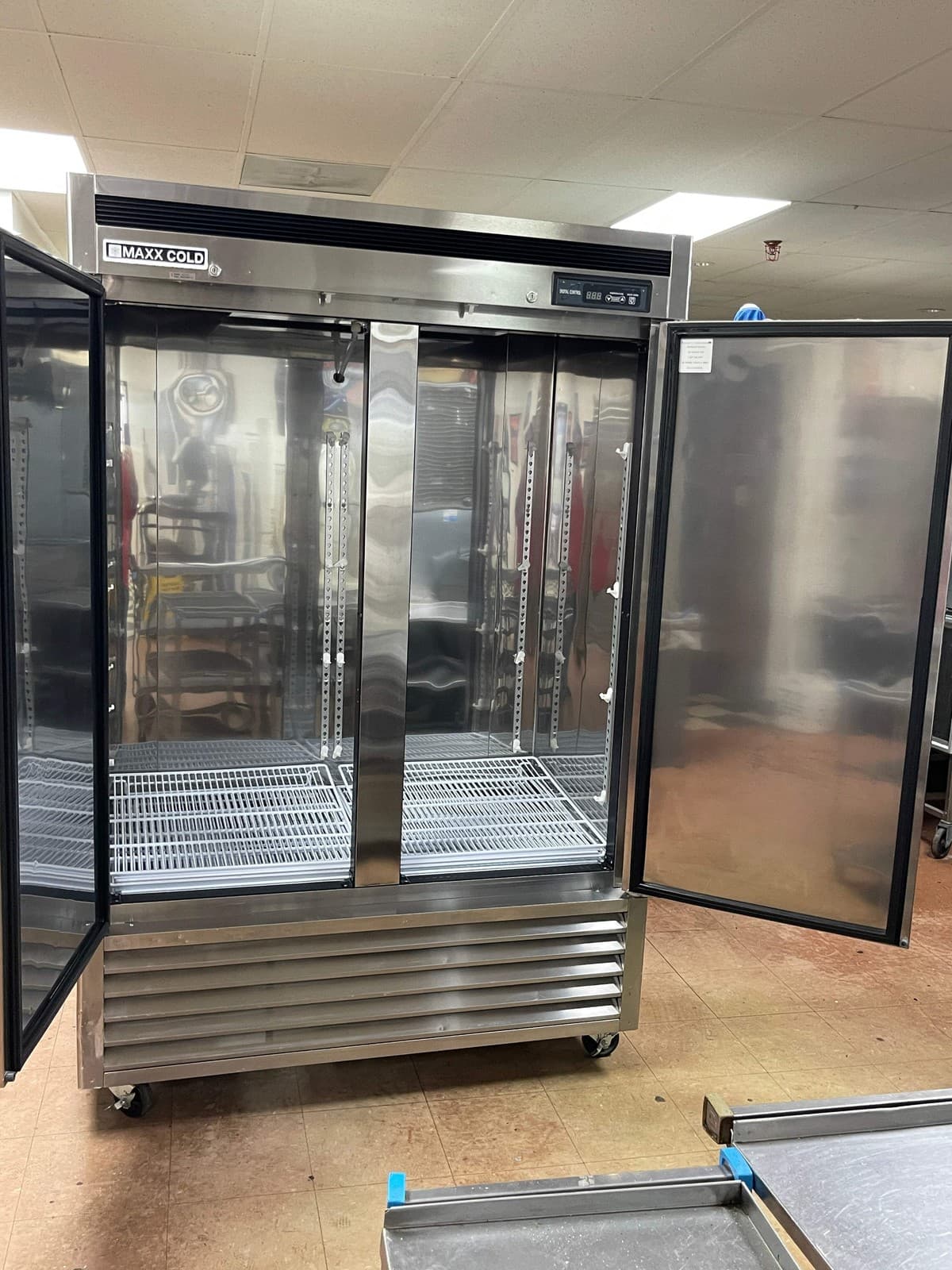 Used 54" Maxx Cold MCR-49FDHC Stainless Two Section Reach In Refrigerator 120V 5