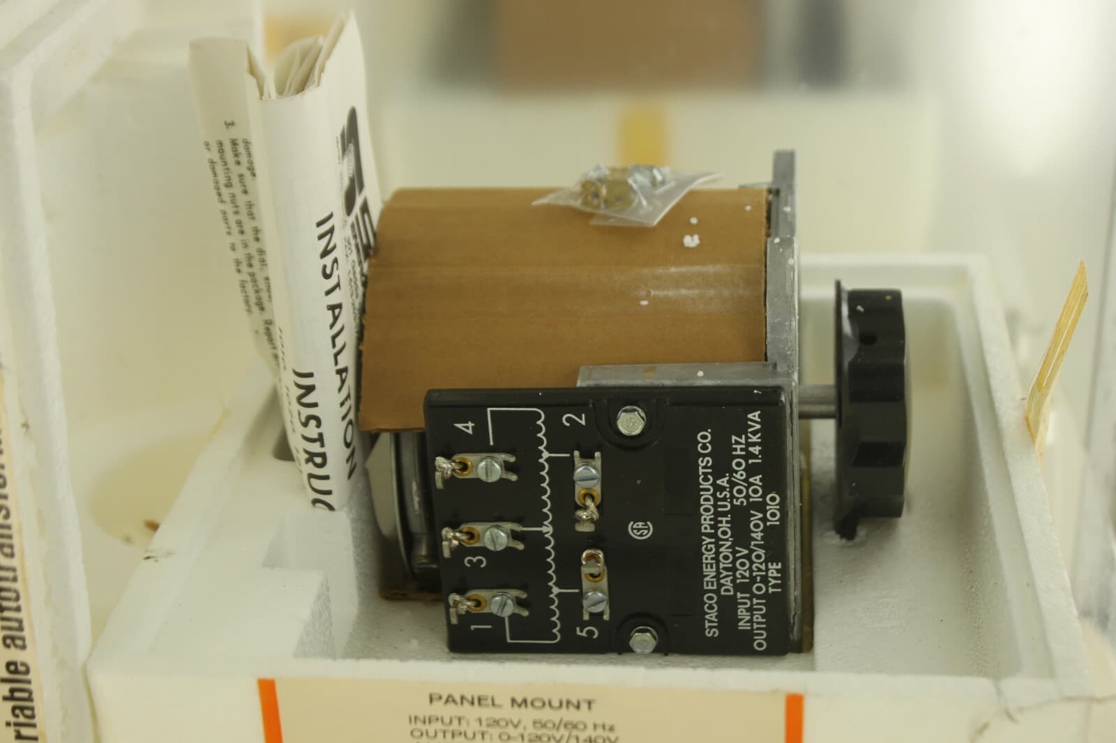 STACO ENERGY 1010 VARIABLE AUTOTRANSFORMER PANEL MOUNT NEW 2