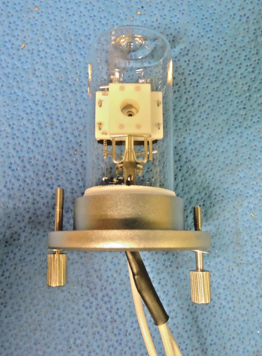 NEW Thermo Dionex 6076.1110 Deuterium L2D2 Ultimate Detector Hamamatsu L6999-52 6