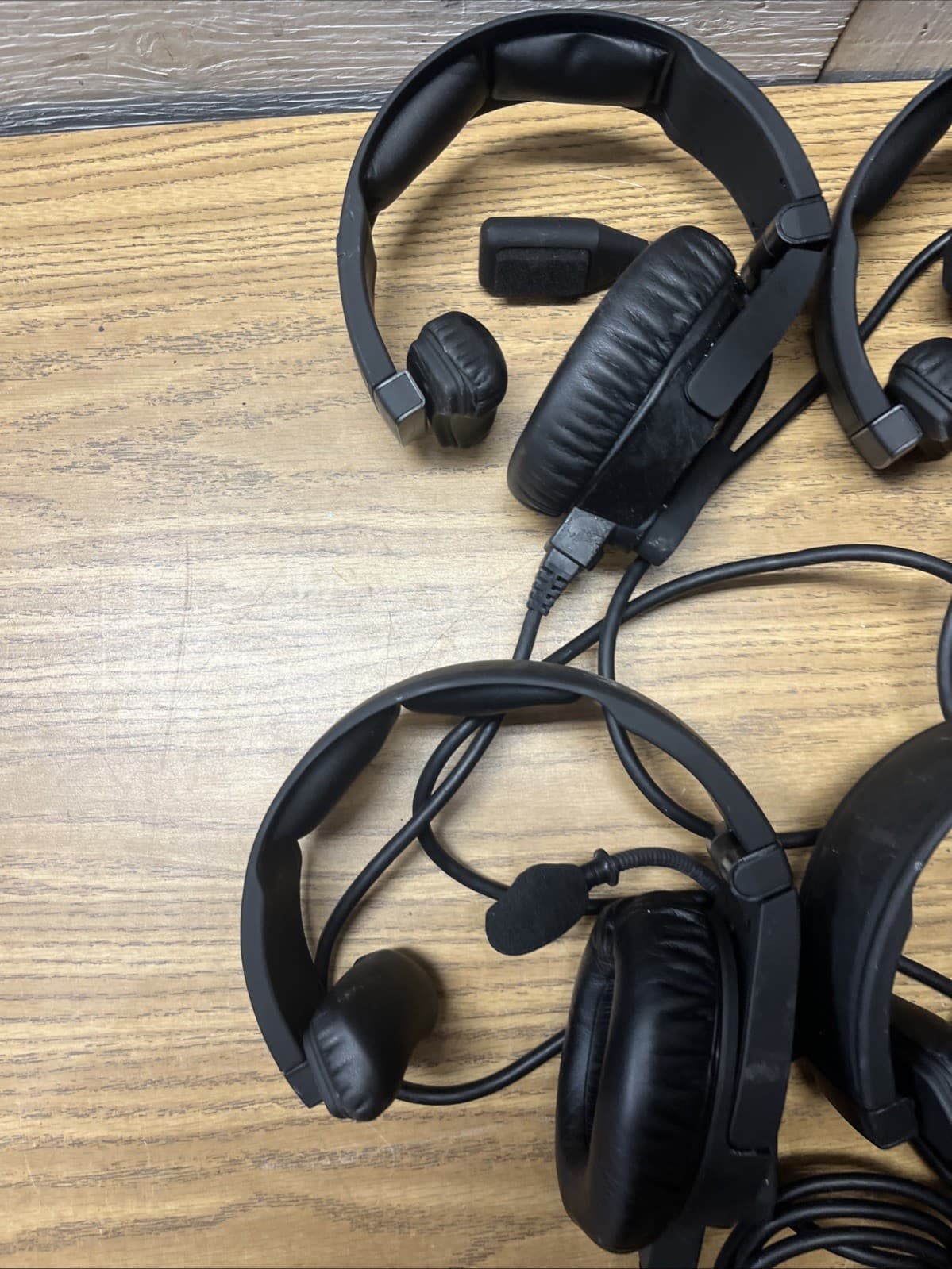 LOT 6 - CoachComm Single Ear Football Coach Communication Headsets 2