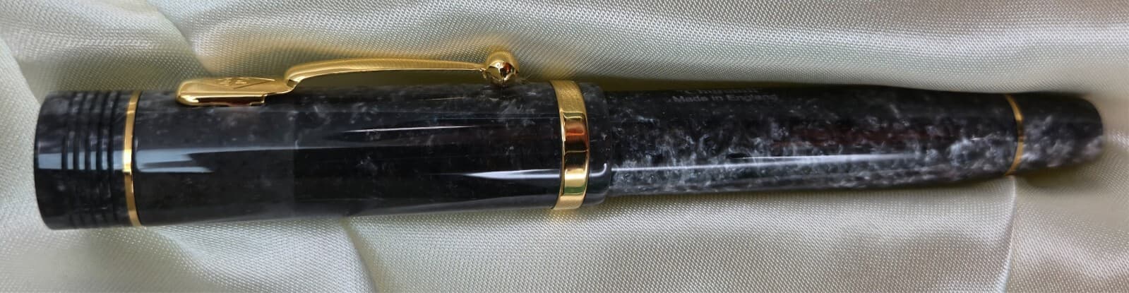 Brand new Conway Stewart Churchill Limited edition fountain pen 18K nib #146/500 3