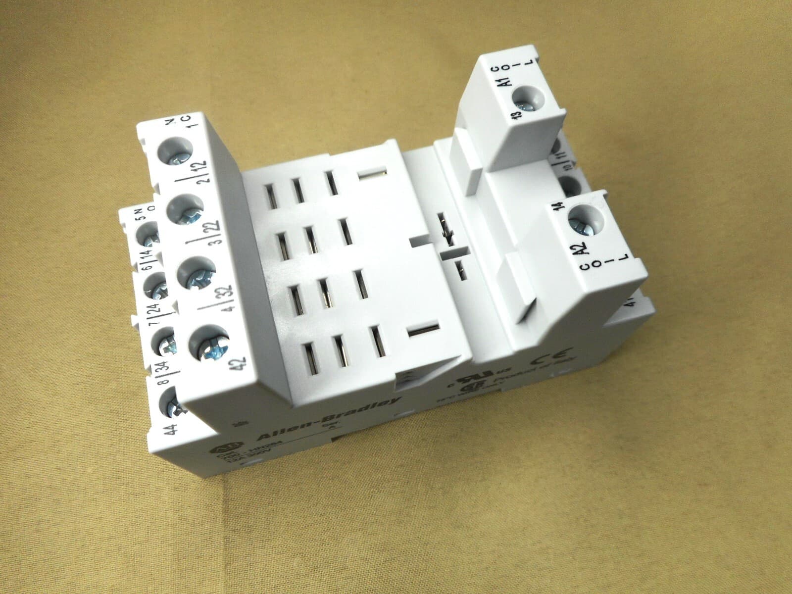 Allen Bradley 700-HN264 socket (NIB) 3