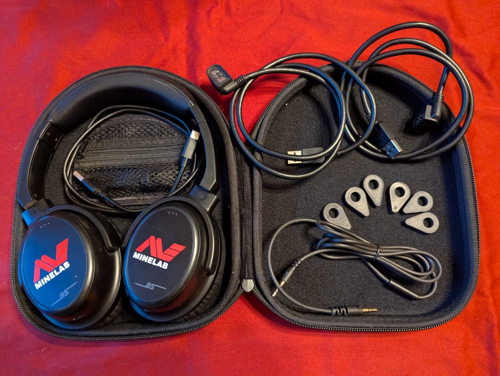 Minelab Equinox 900 Metal Detector - 3 Coils (6, 11, & 15x12) & 2 Lower Shafts 6