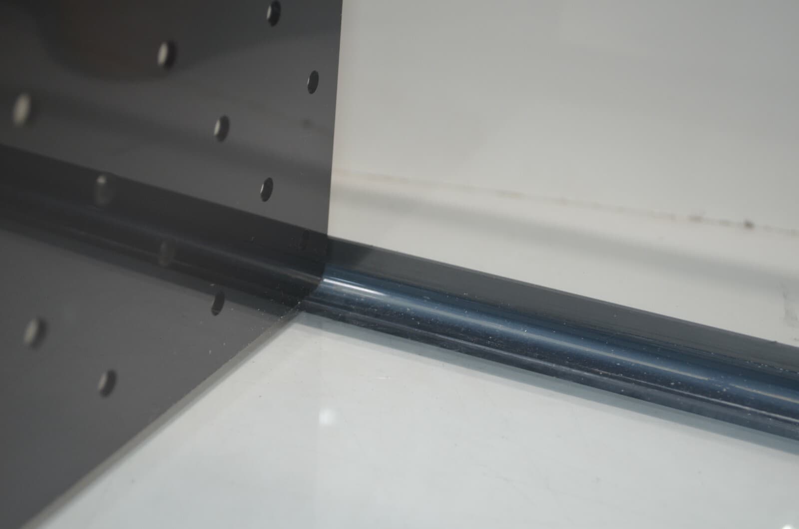 10 Gallon Fish Tank Divider ( No Suction Cups Required) 3