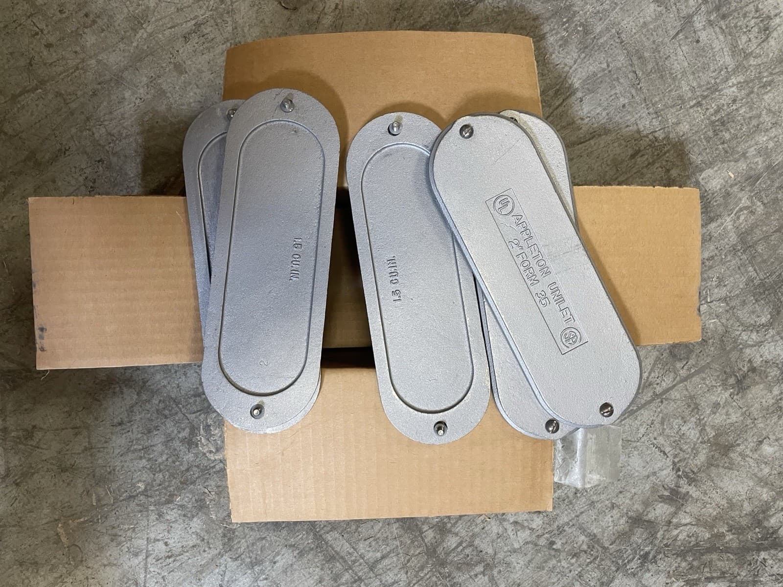 Appleton K200-CM, Conduit Outlet Body Cover, 2 Blank Cast Cover, 5 PC Bulk Qty 2