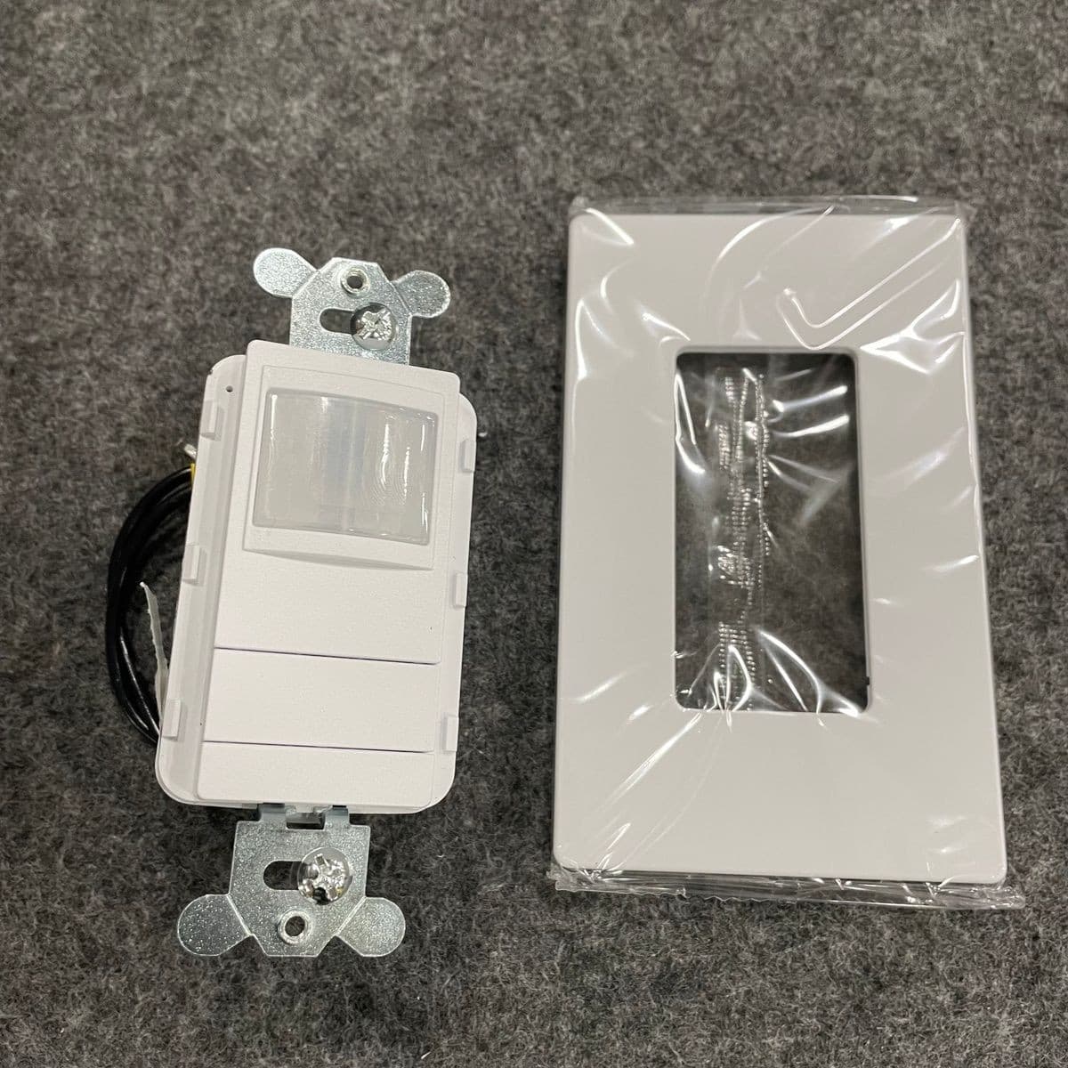 SENSORSWITCH WSXA PDT WH Wall Switch Sensor with Occupancy Detection