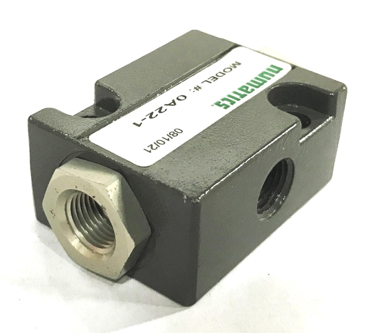 Numatics 1/8 inch Shuttle Valve Model# OA22-1 NOS 2