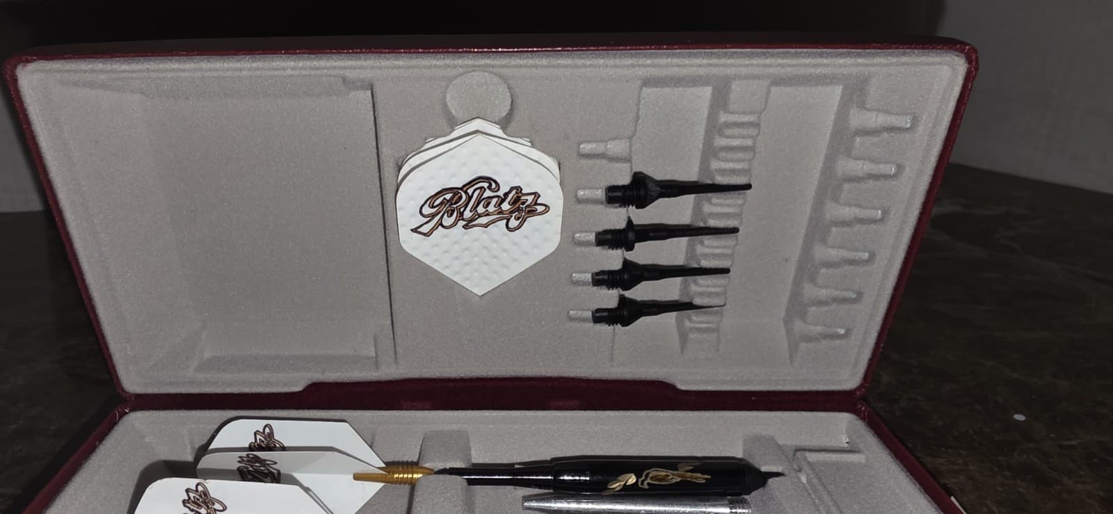 Vintage Blatz Draft Dart Set Case With 3 Darts Extra Flights And Tips 6