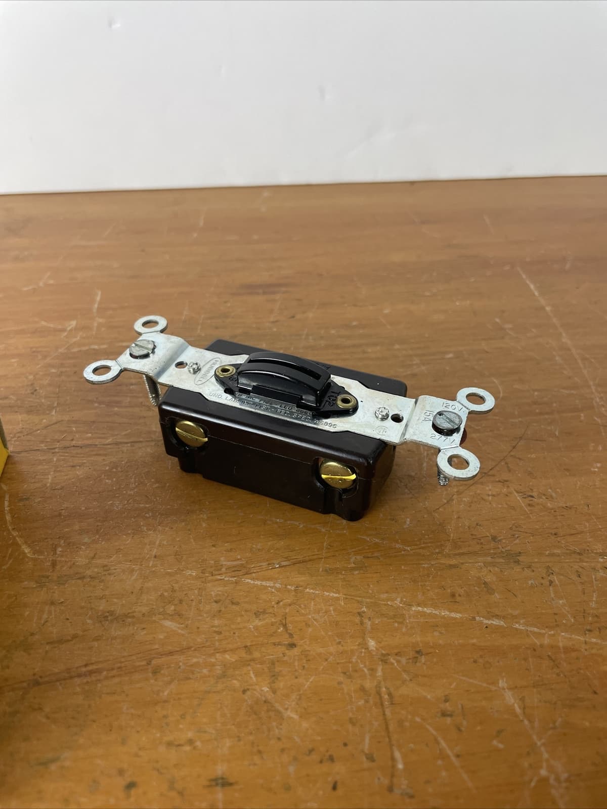 Vintage Hubbell Toggle Keyed Lock Locking Switch w/ Key, Single-Pole 15A 1201-L 4