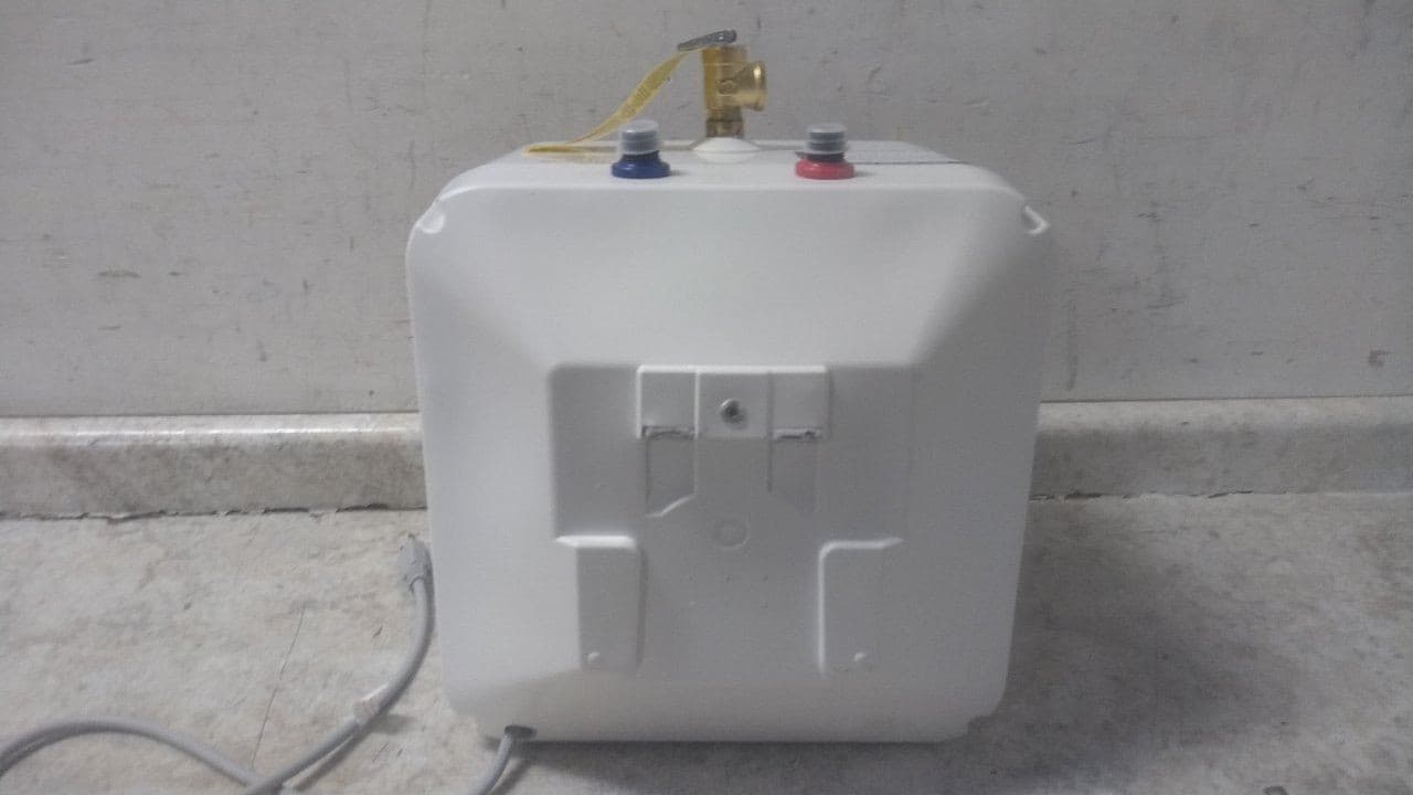 Bosch ES4 4 Gal Tank Capacity 120VAC 1440W Point-of-Use Water Heater 6