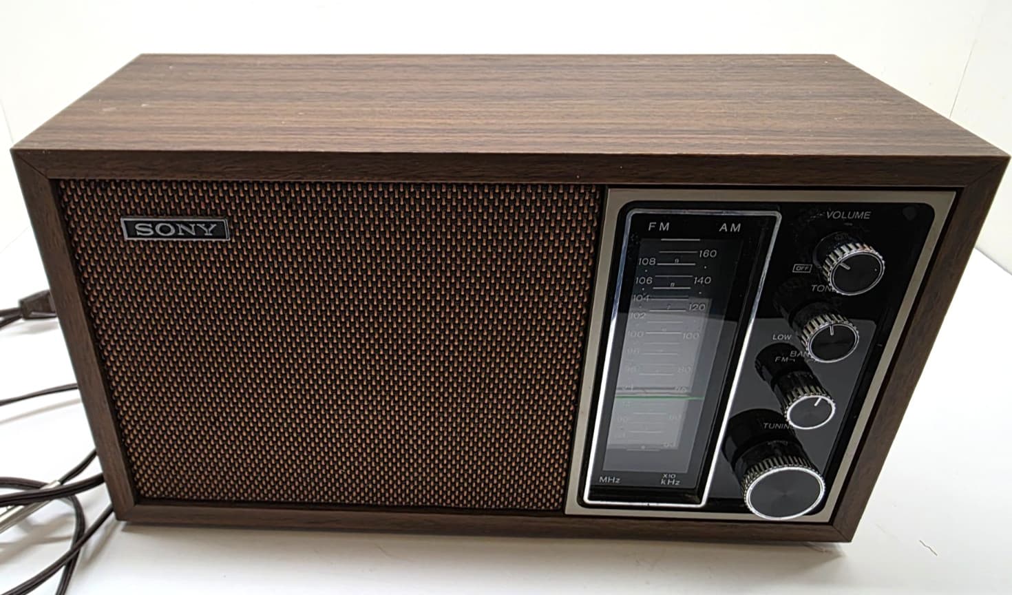 Vintage Sony TFM-9440W 2 Band Radio Wood Grain Korea (Tested, See Video)