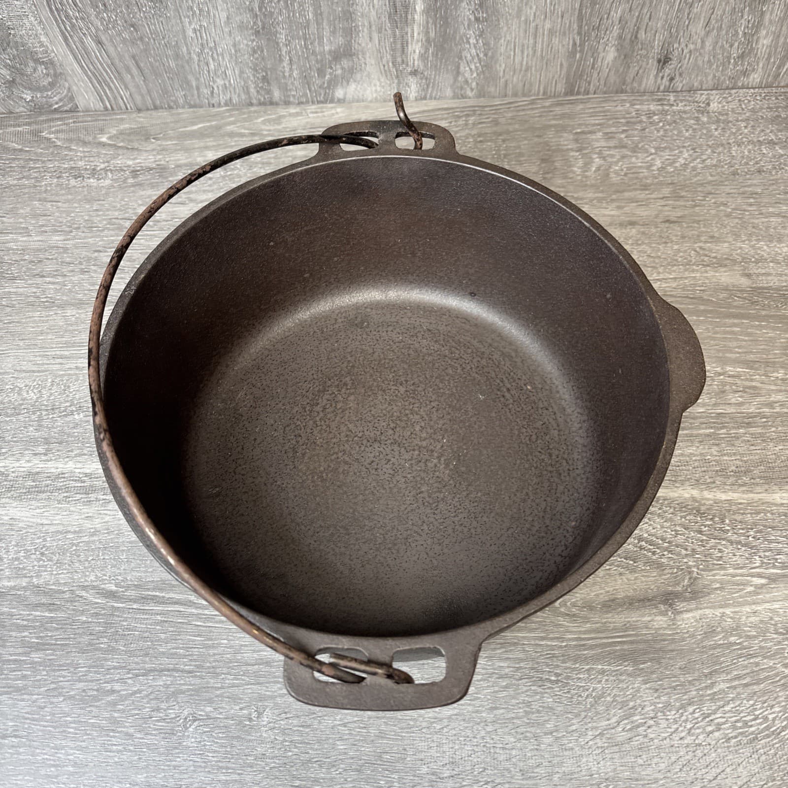 Wagner Ware 5Qt Dutch Oven Cast Iron Pot No Lid Wire Handle Vintage Made In USA 5