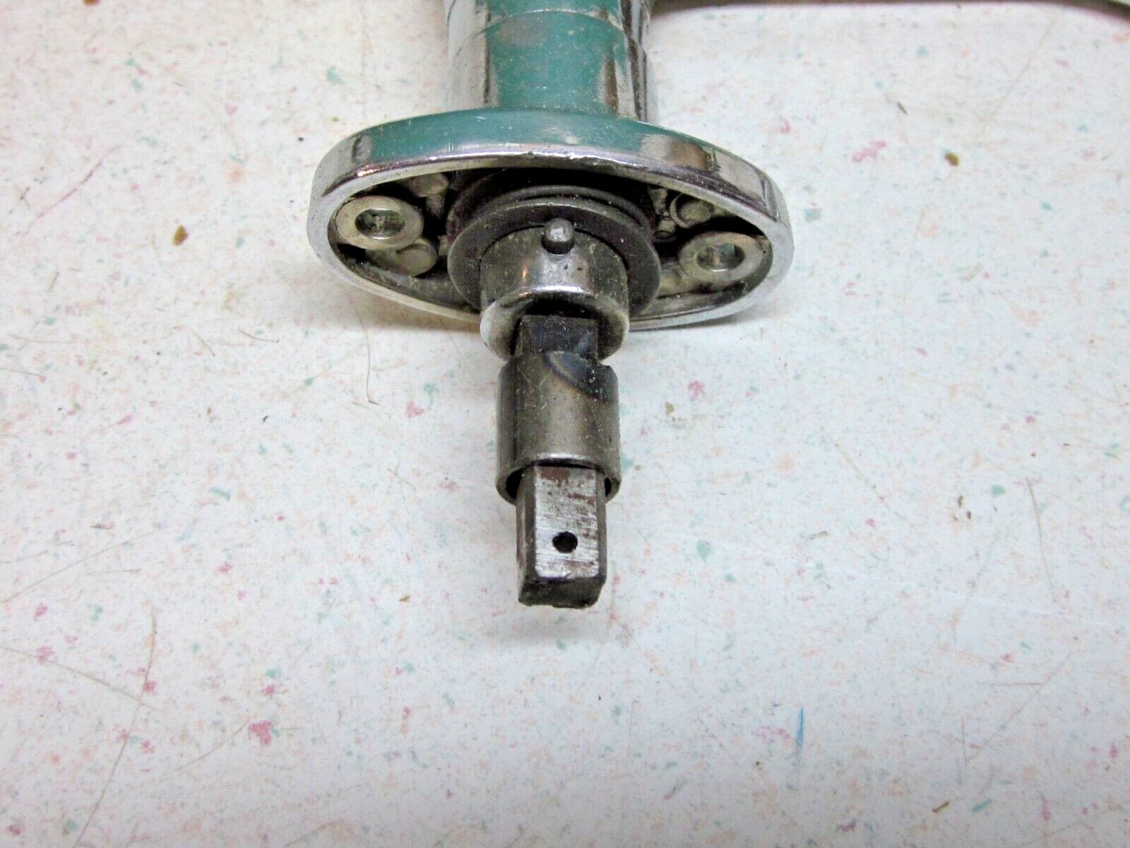 Tractor and Heavy Equipment Locking Door Handle from Case fits 1470 2