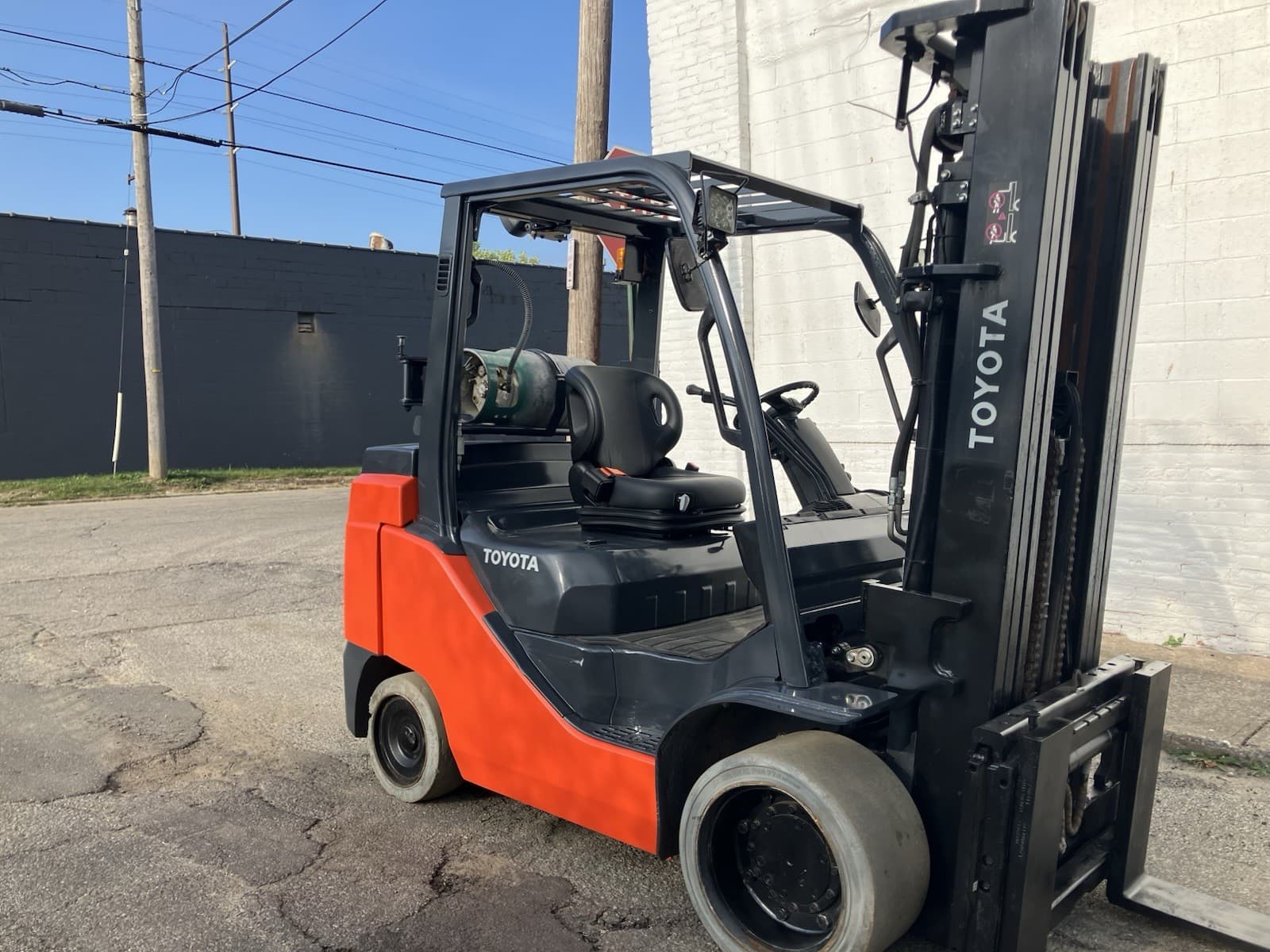 2020 Toyota 8000 LB Forklift With Side Shift and Triple Mast 2