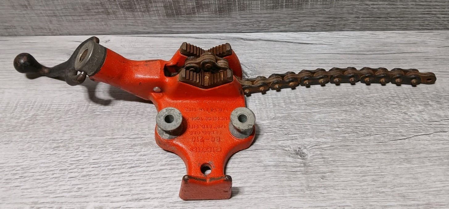 Ridgid BC-210 Bench Chain Pipe Vise 1/8" - 2 1/2" Pipe Capacity. Made in USA. 3