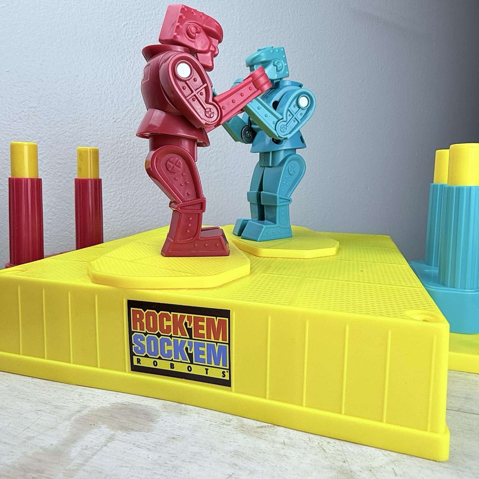 Mattel Games Rock 'Em Sock 'Em Robots Boxing Game - CCX97