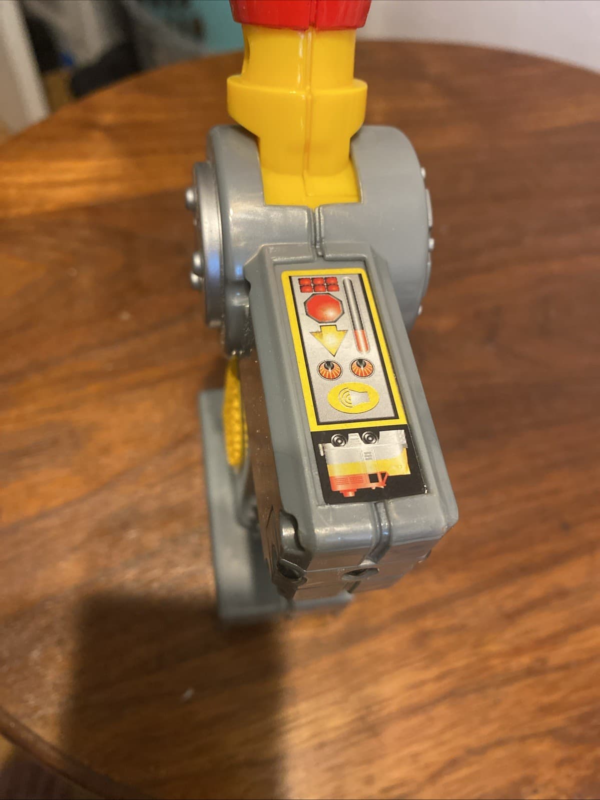 GeoTrax Pacific Chief Engine Remote Control Train Red Yellow 3