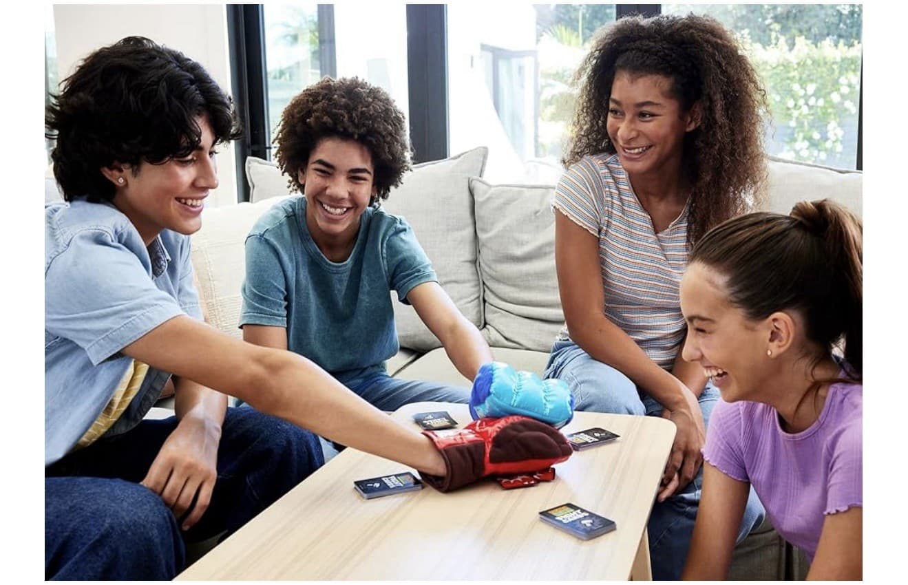 Mattel Games Rock ‘Em Sock ‘Em Robots Fight Cards Card Game 2 Boxing Gloves NEW 6