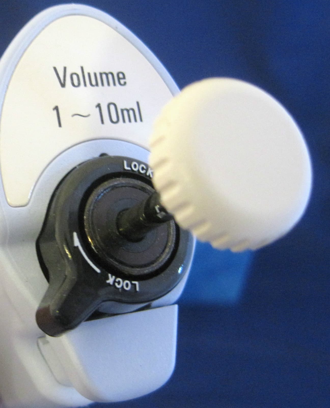 1-10mL Oxford Benchmate II Macro Pipette 1000-10000uL MicroPipette P10 mL 3