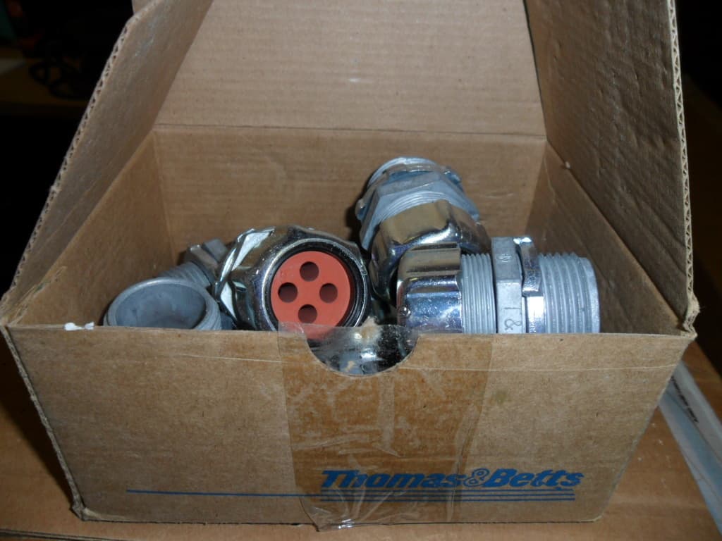 2540-4 Multi-Hole Cord Connector, 4 Holes  1" Cord Diameter 0.215 to 0.235 Inch 5