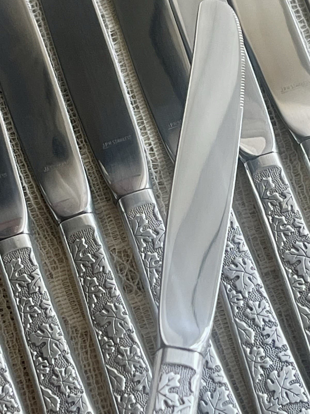 INTERNATIONAL SILVER Co. “Vintage” Pattern Leaf  1968 Dinner Knives Set Of 12 2