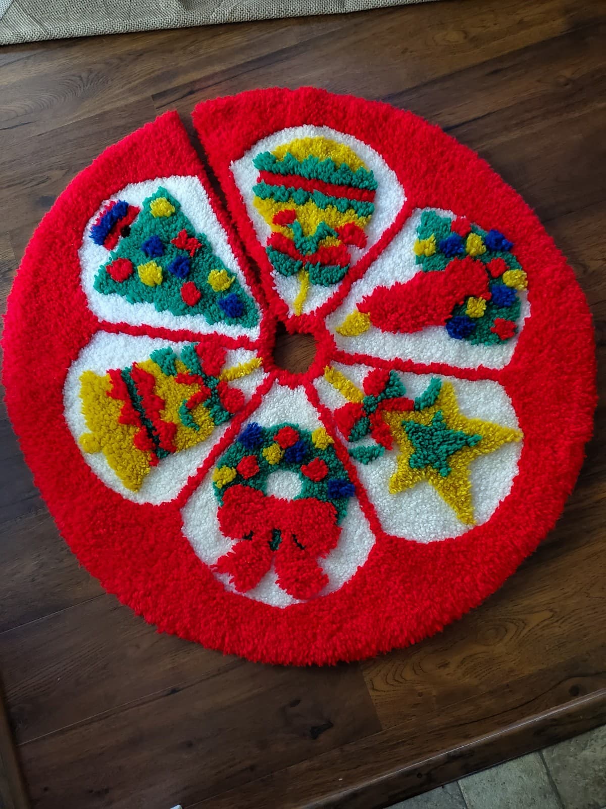 Vintage Christmas Latch Hook Rug Tree Skirt Bells Tree Star 42-44" Diameter 