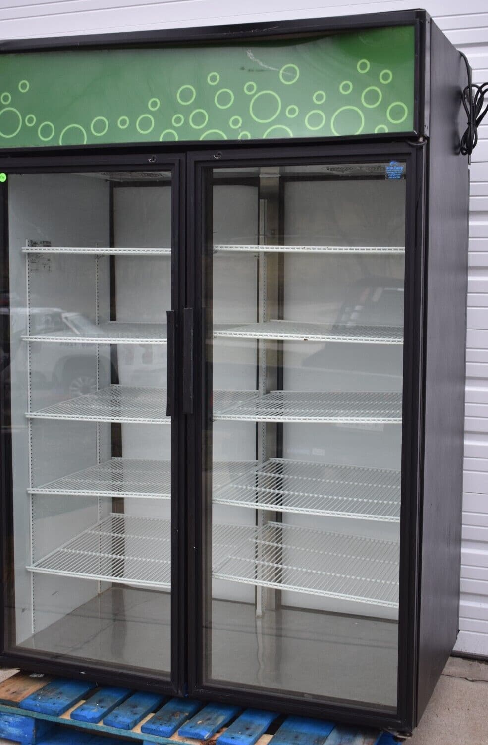 TRUE GDM-52TM-RL-LD BLK PASS THRU GLASS DOORS REFRIGERATED MERCHANDISER 4