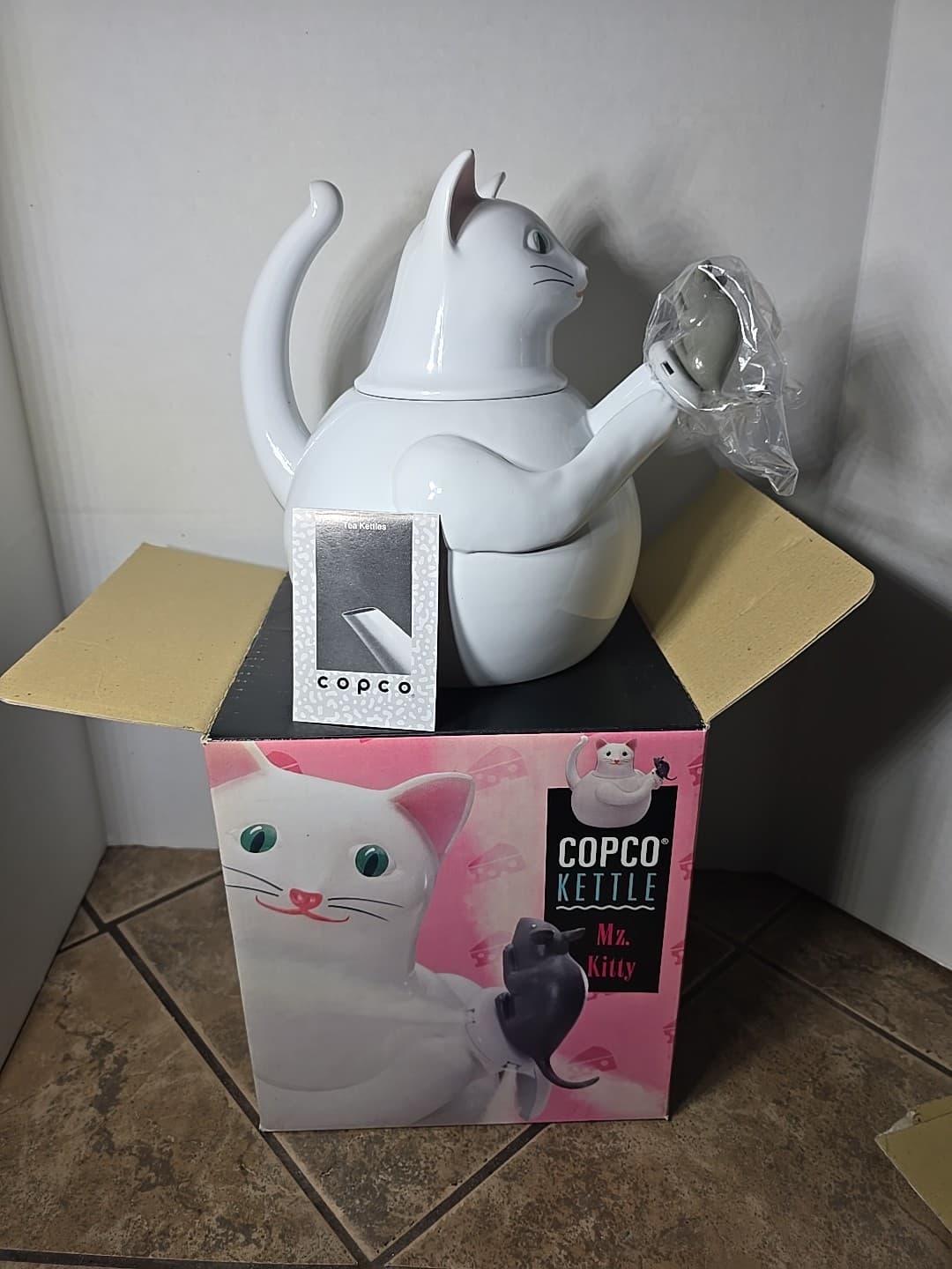 COPCO White CAT w/ Grey MOUSE Enamel Steel Whistling TEA KETTLE MZ Kitty 1994 2