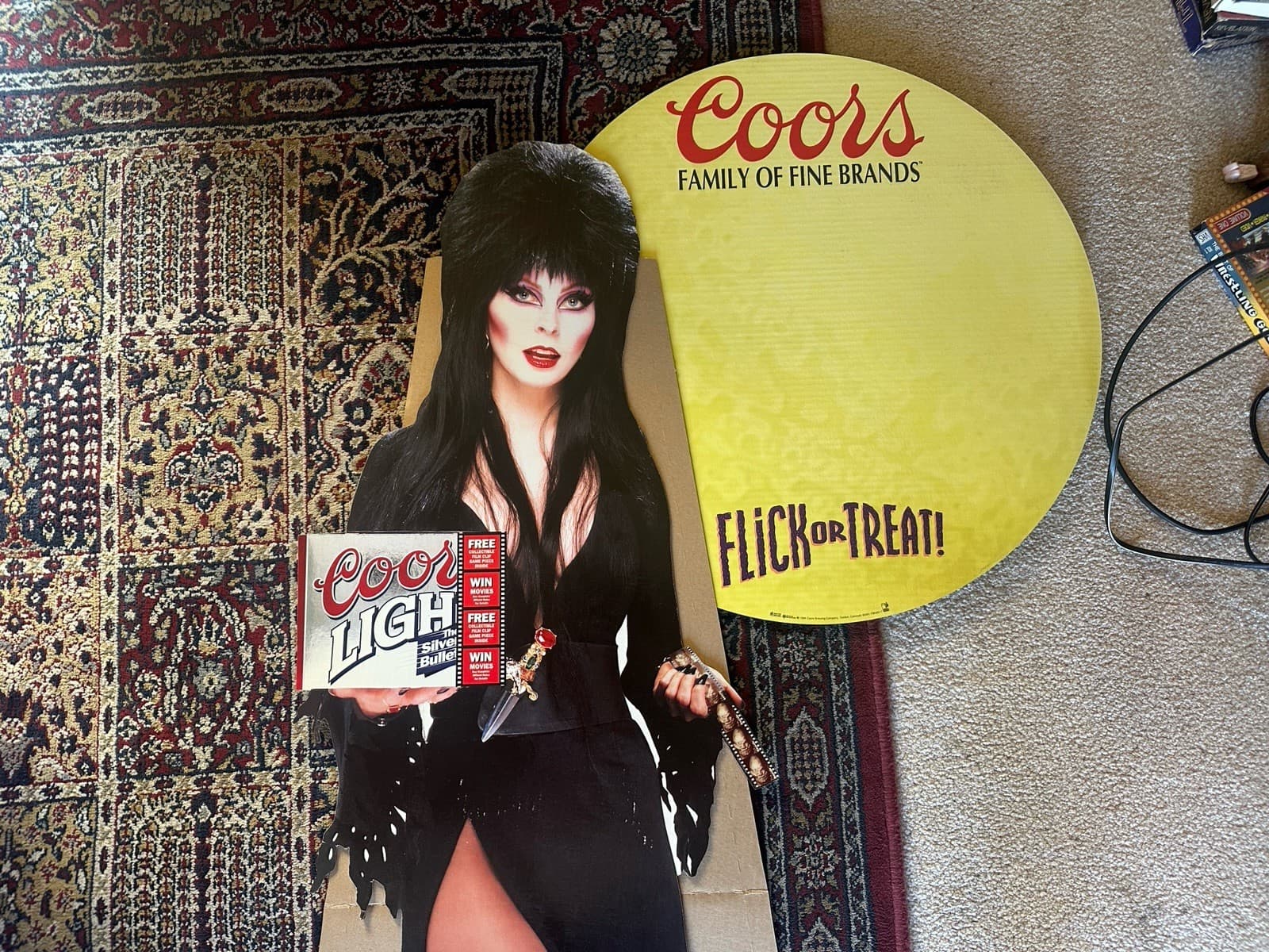 NOS VINTAGE ELVIRA MISTRESS OF THE DARK COORS LIGHT FLICK OR TREAT 6' STANDEE 2