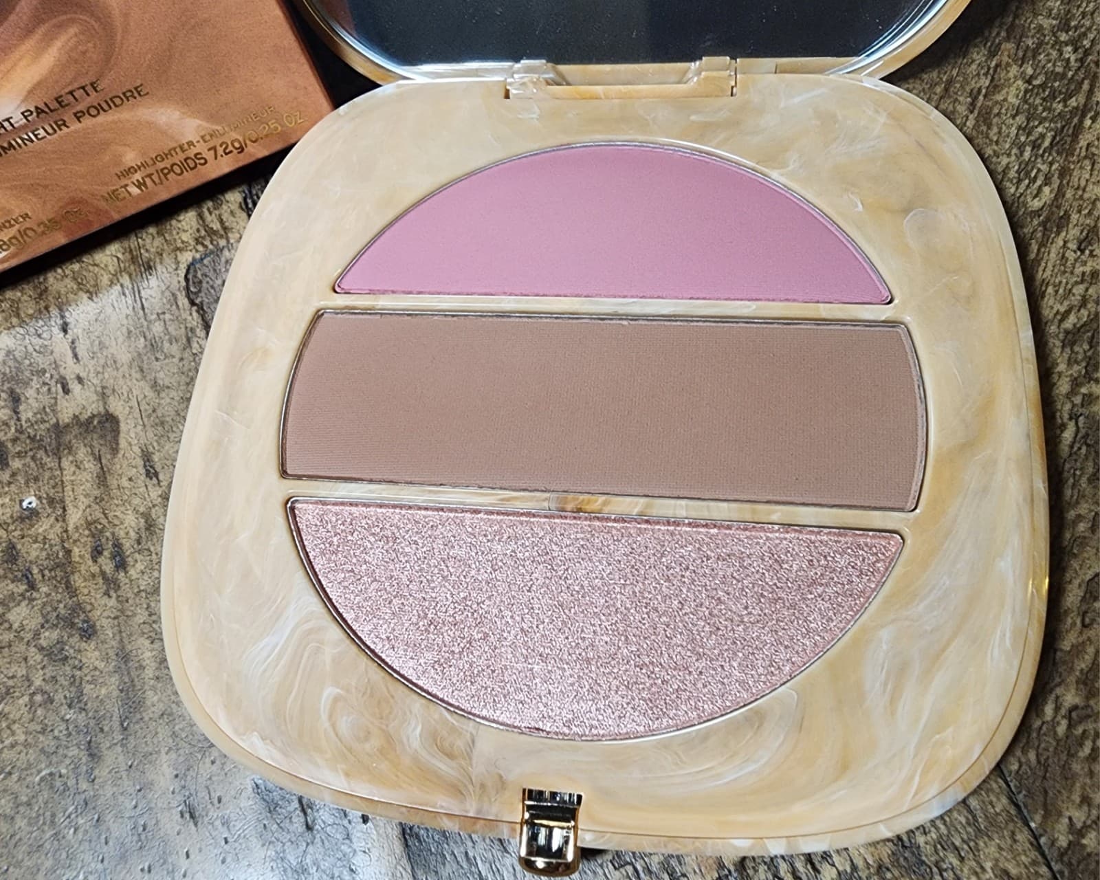 Marc Jacobs Café  Omega × Three Powder Blush Bronze Highlight TANTALIZE GLO!  3
