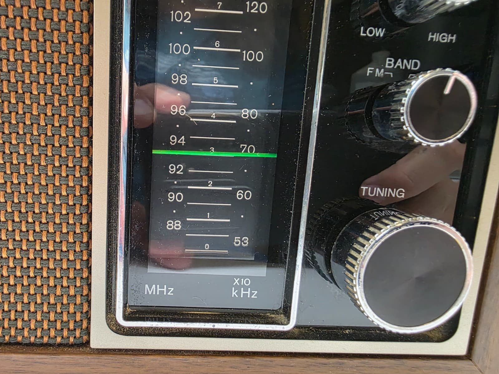 Vintage Sony TFM-9440W 2 Band Radio Wood Grain Korea (Tested, See Video) 3