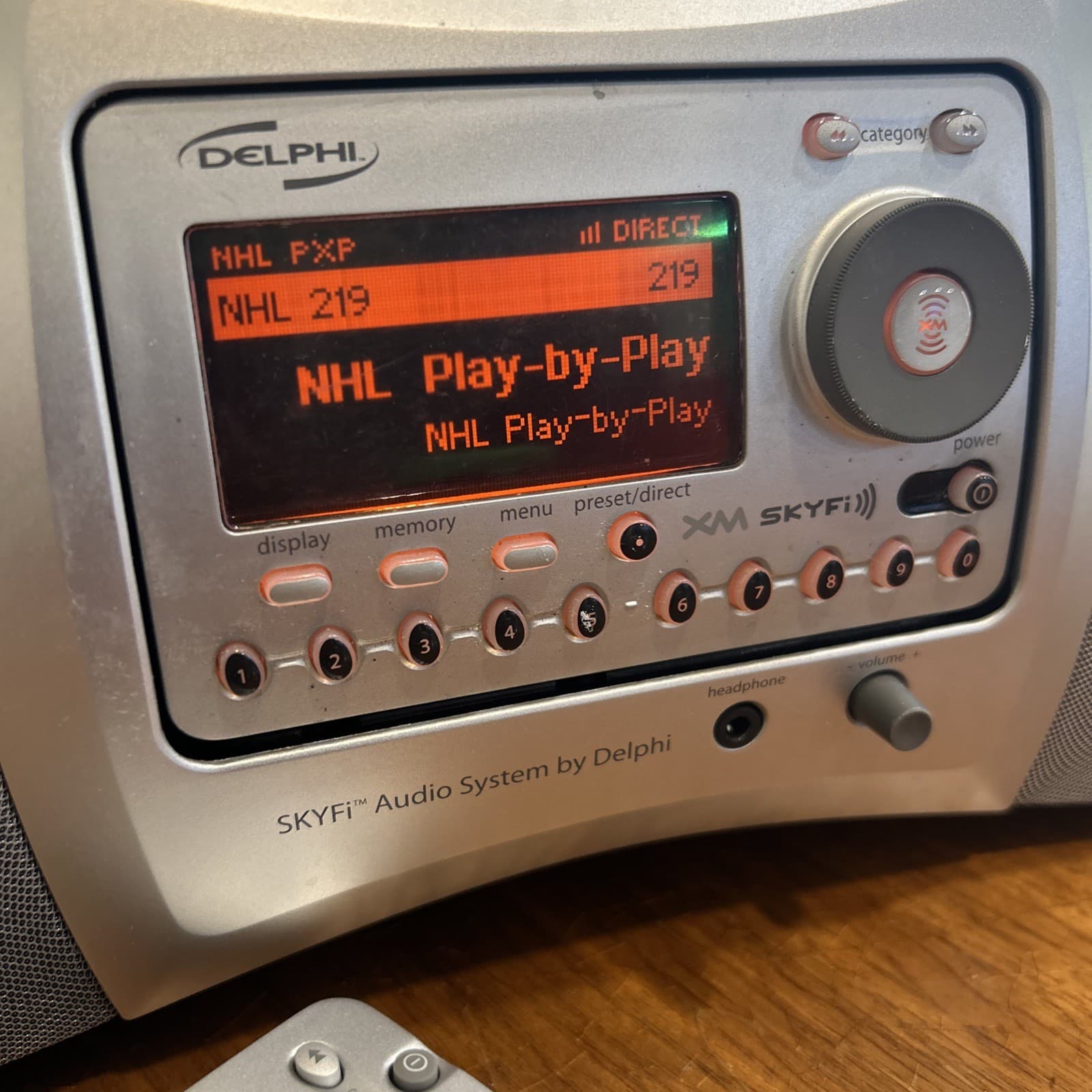 Delphi SkyFi SA10000 Sirius XM Satellite Radio Boombox with Active Lifetime Sub 6