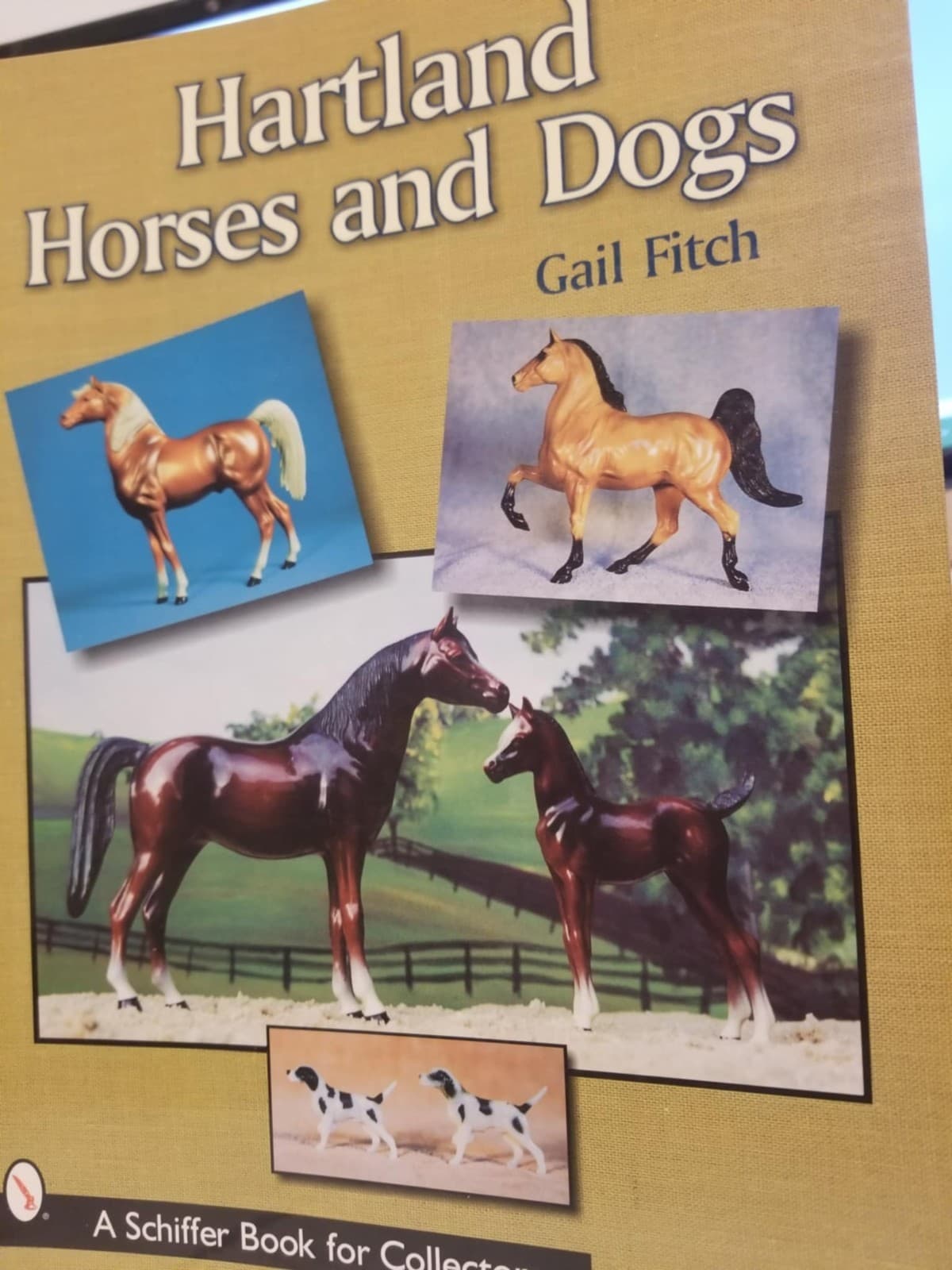 HARTLAND HORSES AND DOGS BY GAIL FITCH-PRICE GUIDE W EXTRAS #104 SIGNED 188PGS.