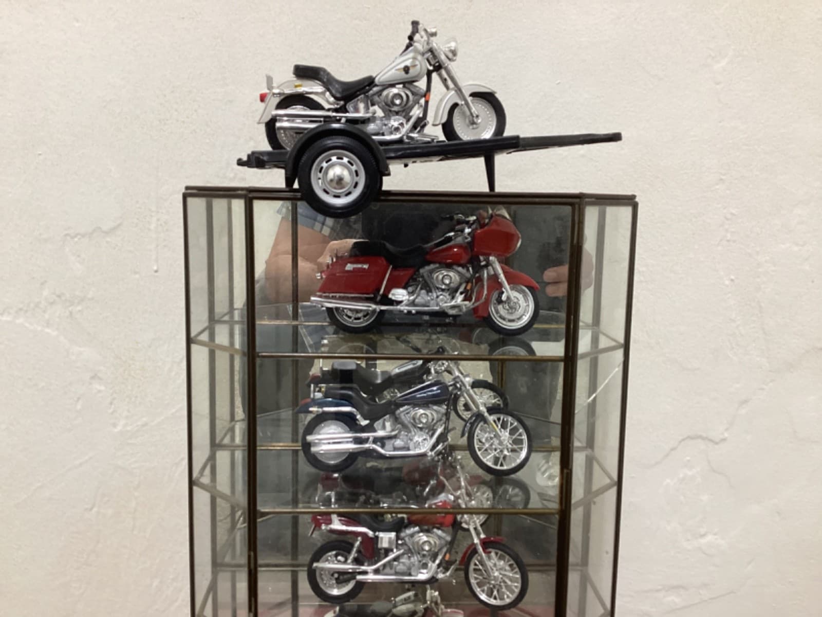 6 MAISTO HARLEY DAVIDSON 1:18 SCALE MOTORCYCLES ( Case NOT Included ) 3