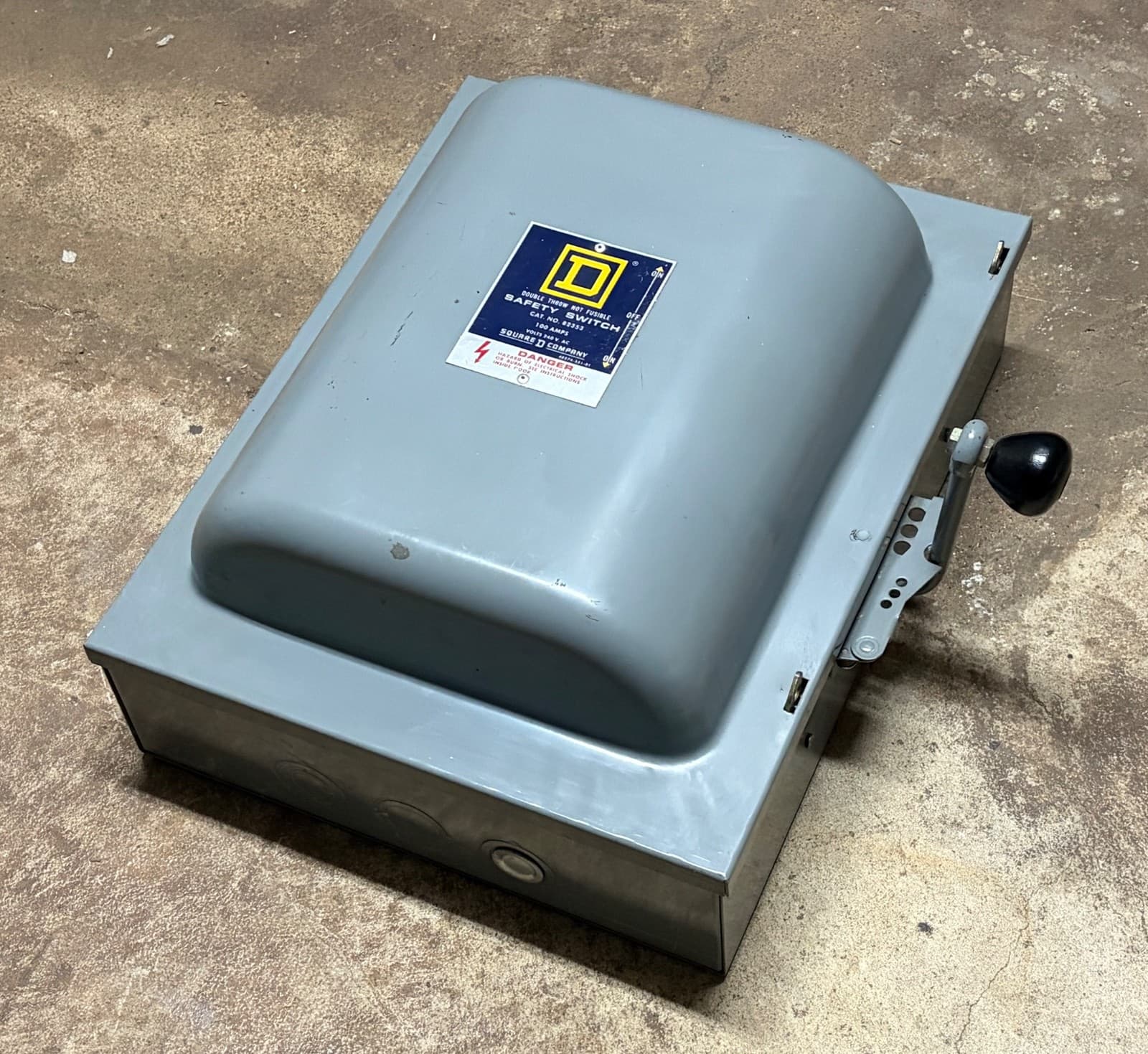 Square D 82353 100-Amp 240-VAC Double Throw Manual Transfer Switch 3-Pole