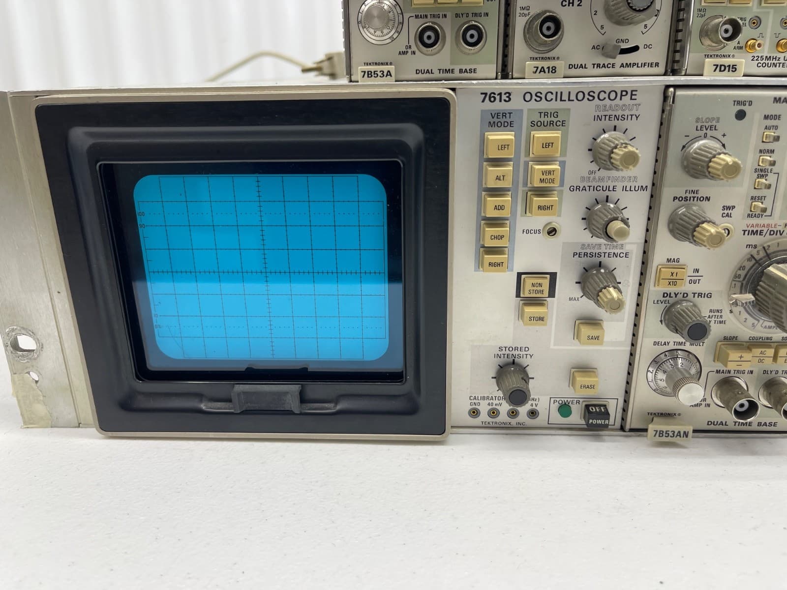 Tektronix 7613 Analog Oscilloscope w/ Modules 7B53AN 7D12 7A18 7B53A 7A18 7D15 2